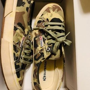 Superga Women’s Camouflage Print size 8.5
